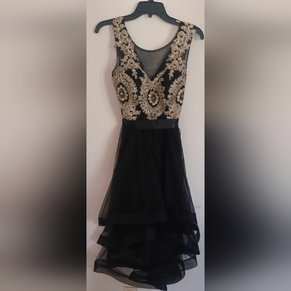 City Triangles Formal Dress. Juniors Size 5